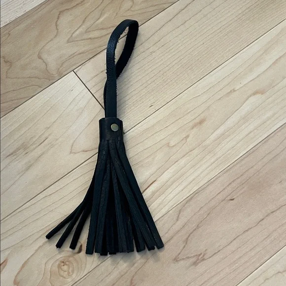 Portland Leather Lola Crossbody and Tassel - Picture 11 of 11